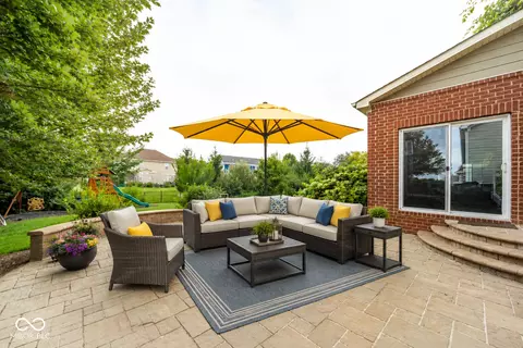 5825 Somerset Blvd E, Bargersville, IN 46106