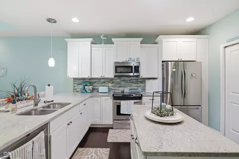 Kitchen - 447 Firefly Ln, Carmel, IN 46032 photo 5 of 8