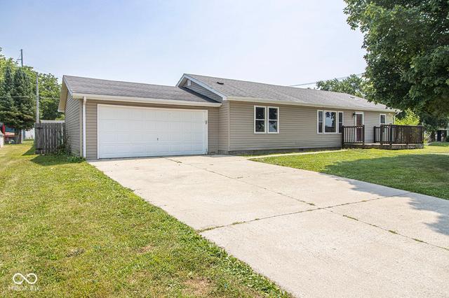 825 Rockshire Ct, Gas City, IN 46933