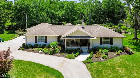 685 Terrace Dr, Zionsville, IN 46077