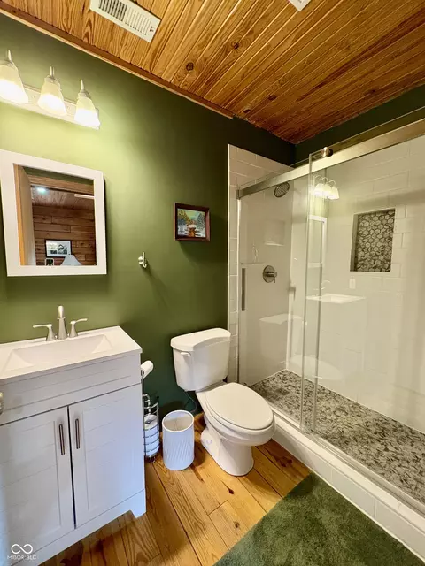 Bath - 14398 N 300 E, Covington, IN 47932 photo 2 of 4