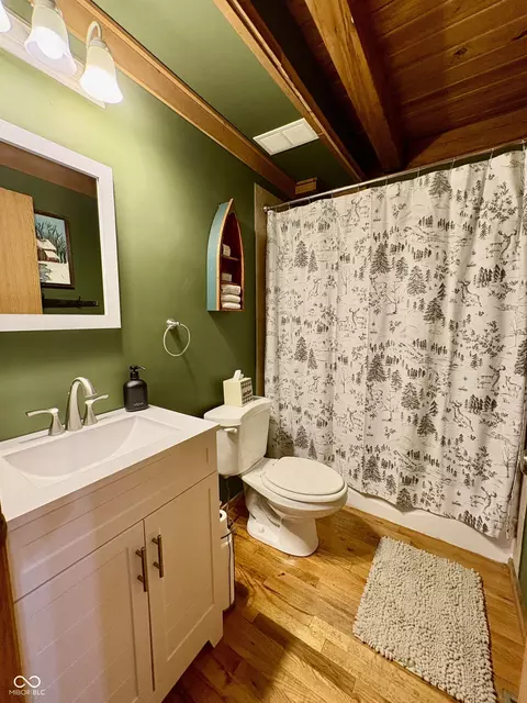 Bath - 14398 N 300 E, Covington, IN 47932 photo 1 of 4