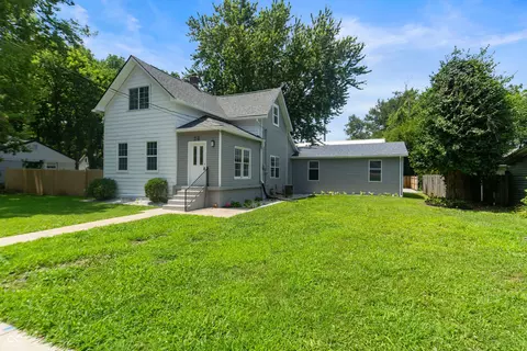 26 Market St, Southport, IN 46227