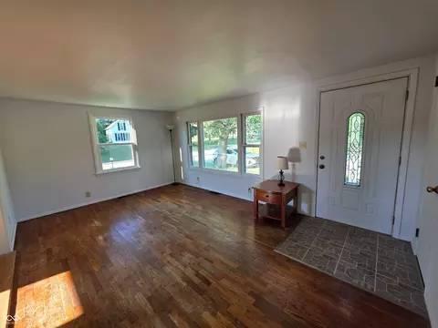 Living - 532 E Bond Ave, Marion, IN 46952 photo 2 of 3
