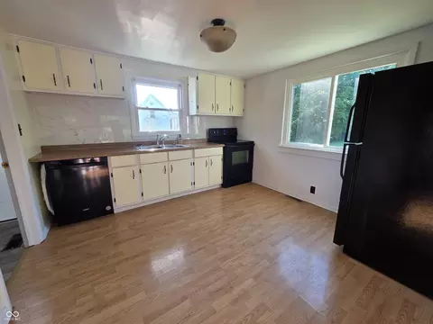Kitchen - 532 E Bond Ave, Marion, IN 46952 photo 2 of 2