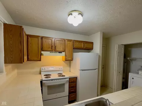 2702 E 56th St, Indianapolis, IN 46220 photo 3