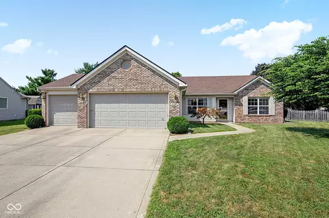 1130 Springwater Dr, Greenwood, IN 46143