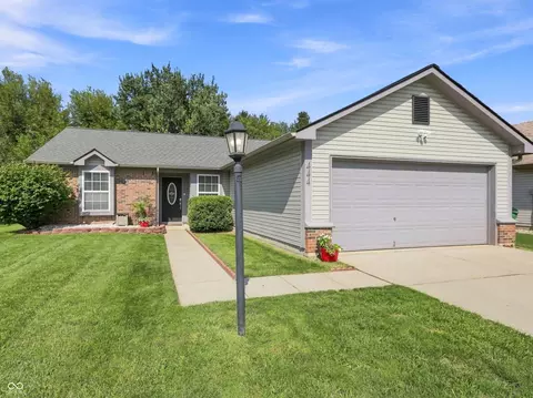 Exterior - 444 E Pine Ridge Dr, Westfield, IN 46074 photo 2 of 8