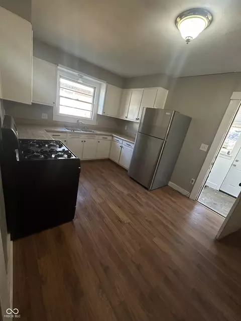Kitchen - 739 Maple St, Columbus, IN 47201 photo 3 of 3