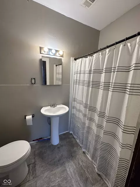 Bath - 739 Maple St, Columbus, IN 47201 photo 5 of 5