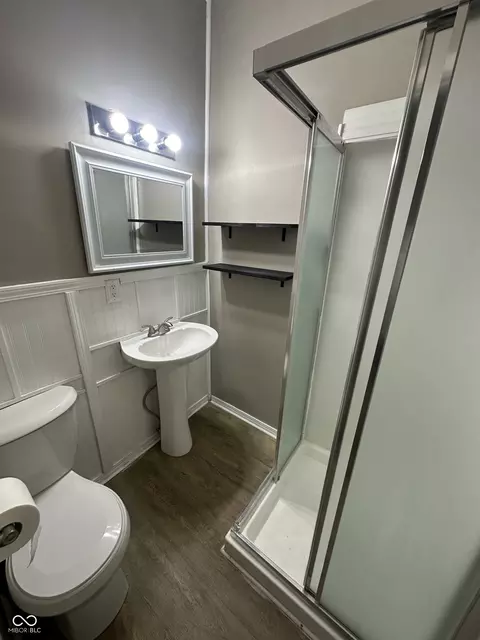 Bath - 739 Maple St, Columbus, IN 47201 photo 1 of 5