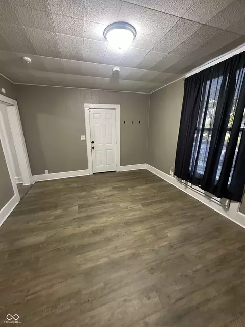 Living - 739 Maple St, Columbus, IN 47201 photo 1 of 3