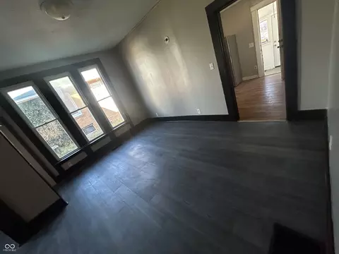 Living - 739 Maple St, Columbus, IN 47201 photo 3 of 3
