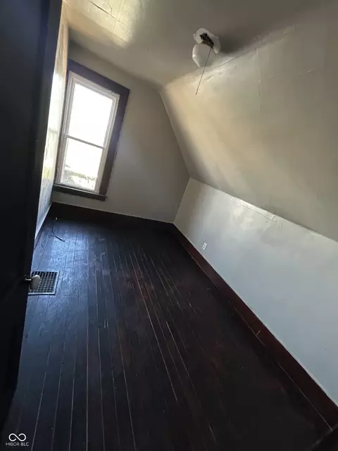 Bedroom - 739 Maple St, Columbus, IN 47201 photo 2 of 2