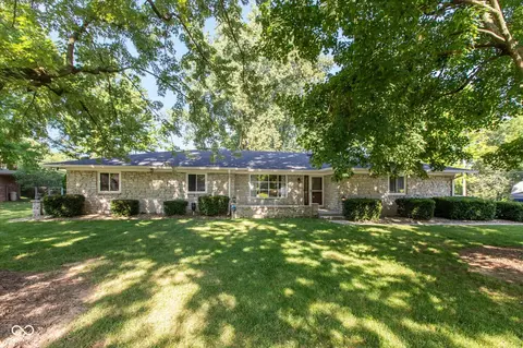 100 Carefree Ct, Greenwood, IN 46142