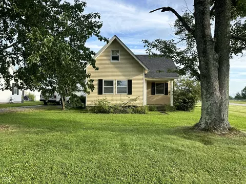 277 E Main St, Austin, IN 47102 photo 2