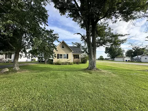 277 E Main St, Austin, IN 47102 photo 3