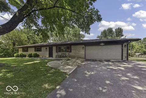 6312 E Roselyn Dr, Mooresville, IN 46158