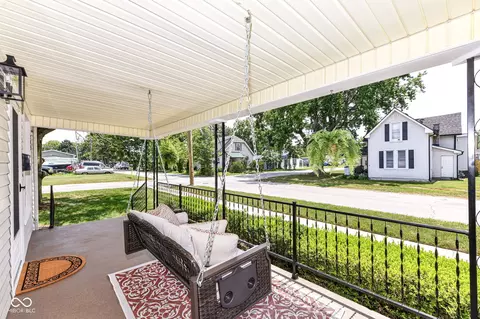 509 E 8th St, Sheridan, IN 46069 photo 2