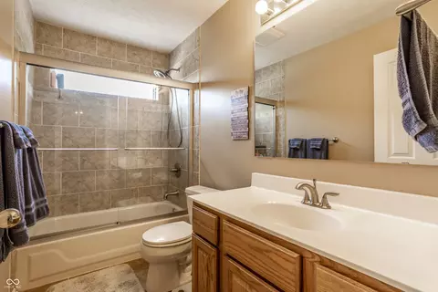 Bath - 3824 Constitution Dr, Carmel, IN 46032 photo 4 of 6