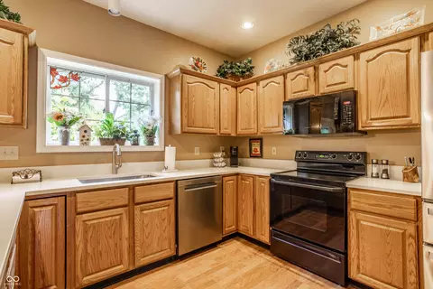 Kitchen - 3824 Constitution Dr, Carmel, IN 46032 photo 2 of 4