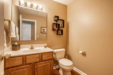 Bath - 3824 Constitution Dr, Carmel, IN 46032 photo 1 of 6