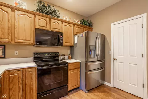 Kitchen - 3824 Constitution Dr, Carmel, IN 46032 photo 3 of 4