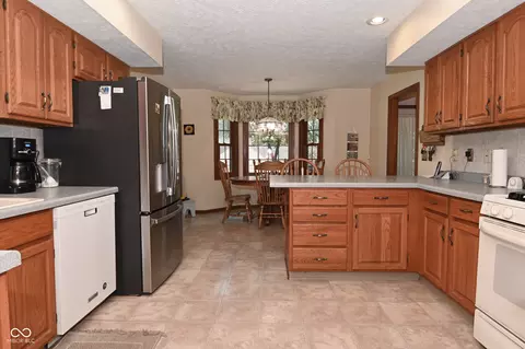 675 Caesar Dr, Avon, IN 46123 photo 9