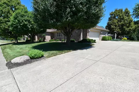 675 Caesar Dr, Avon, IN 46123 photo 3