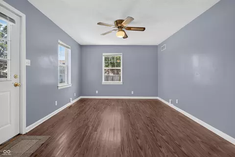 Living - 302 Smith St, Columbus, IN 47201 photo 2 of 2