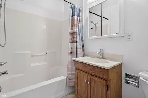 Bath - 302 Smith St, Columbus, IN 47201 photo 1 of 1