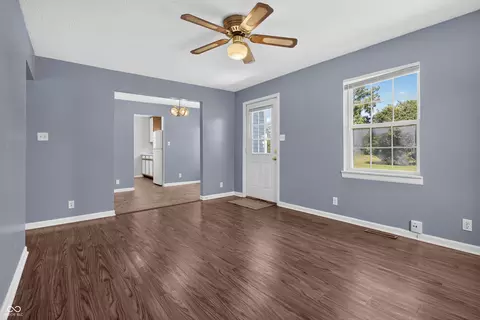 Living - 302 Smith St, Columbus, IN 47201 photo 1 of 2