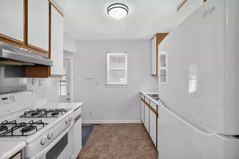 Kitchen - 302 Smith St, Columbus, IN 47201 photo 1 of 4