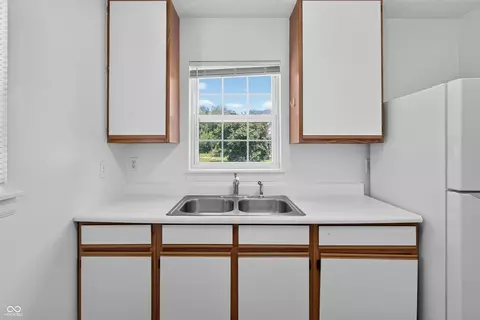 Kitchen - 302 Smith St, Columbus, IN 47201 photo 3 of 4