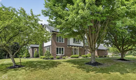1565 Village Walk Dr, Zionsville, IN 46077