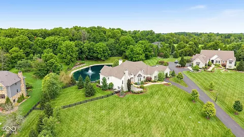 View/Area - 8264 W Fall Creek Dr, Pendleton, IN 46064 photo 3 of 9