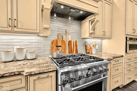 Kitchen - 8264 W Fall Creek Dr, Pendleton, IN 46064 photo 6 of 8