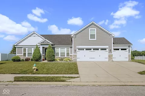 4744 Clairmont Dr, Columbus, IN 47203