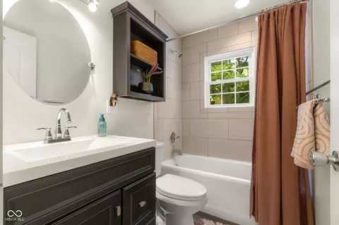 Bath - 802 25th, Columbus, IN 47201 photo 1 of 7