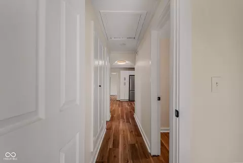 Entry Way - 2007 Maple St, Columbus, IN 47201 photo 2 of 2