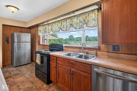 Kitchen - 1220 S State Road 67, Pendleton, IN 46064 photo 3 of 3