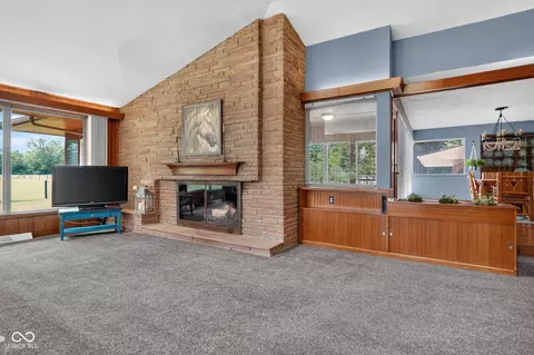 Living - 1220 S State Road 67, Pendleton, IN 46064 photo 4 of 5