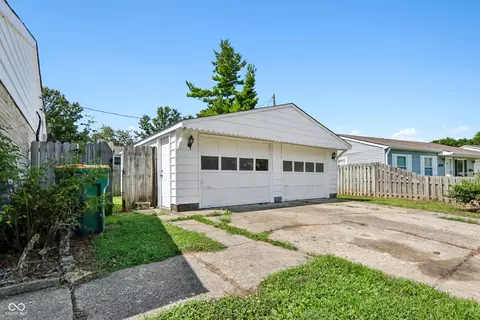Exterior - 1006 Longfellow Ln, Plainfield, IN 46168 photo 7 of 9