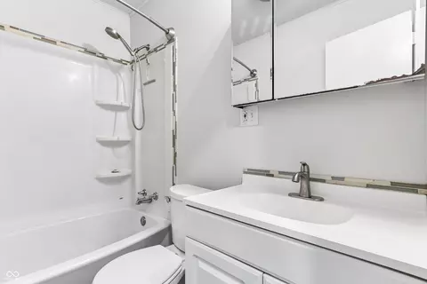 Bath - 1006 Longfellow Ln, Plainfield, IN 46168 photo 3 of 3