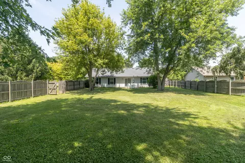 Exterior - 101 Canterbury Rd, Pendleton, IN 46064 photo 9 of 11