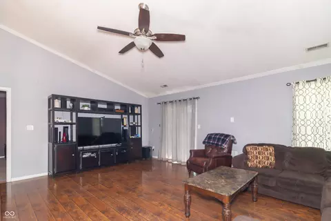 Living - 101 Canterbury Rd, Pendleton, IN 46064 photo 3 of 4