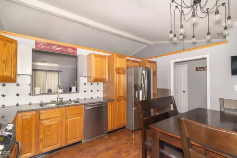 Kitchen - 101 Canterbury Rd, Pendleton, IN 46064 photo 3 of 3