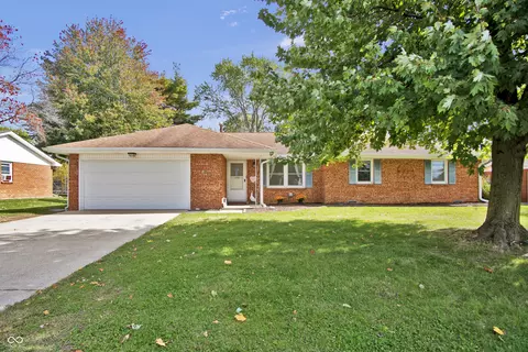 2745 Flintwood Dr, Columbus, IN 47203