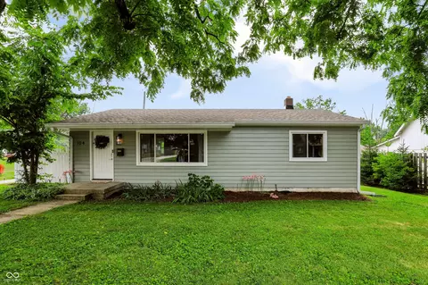 104 Water St, Greenwood, IN 46143