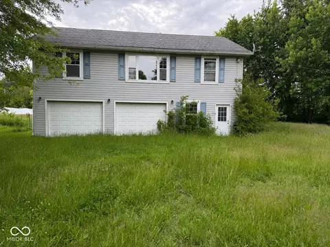 613 N 4th St, Elwood, IN 46036